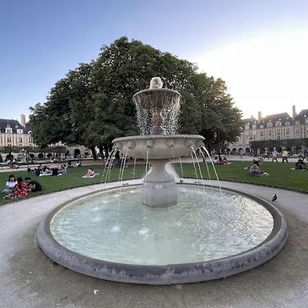 Apartment Place Des Vosges, 1 4 P *