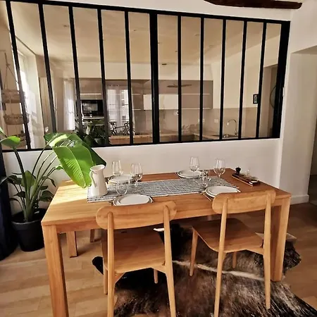 Apartment Place Des Vosges, 1 4 P