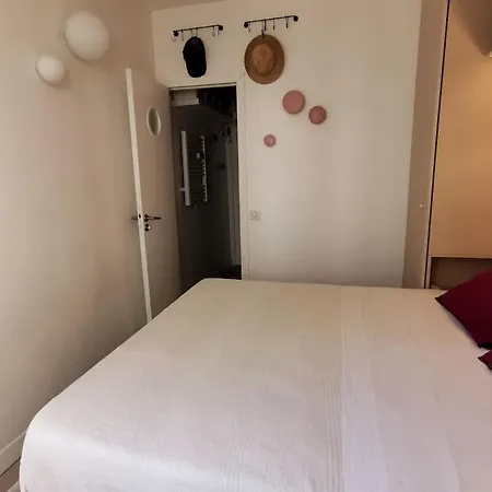 Apartment Place Des Vosges, 1 4 P *