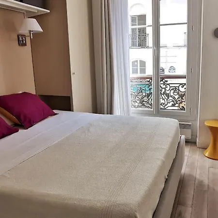 Apartment Place Des Vosges, 1 4 P